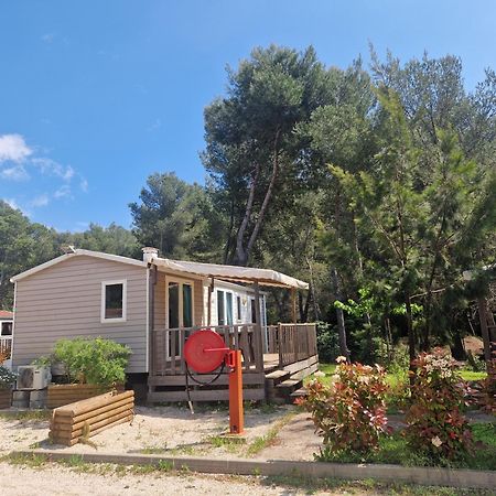 Camping Aux Portes De Cassis Roquefort la Bedoule Bagian luar foto