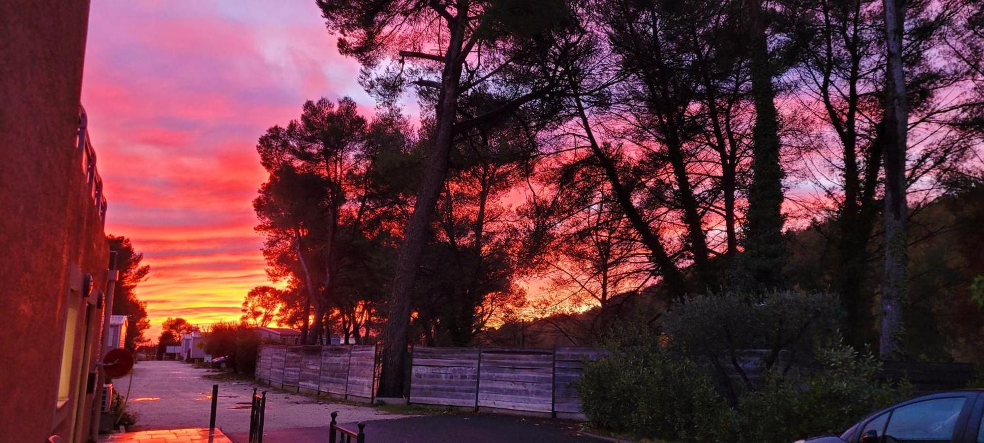 Camping Aux Portes De Cassis Roquefort la Bedoule Bagian luar foto