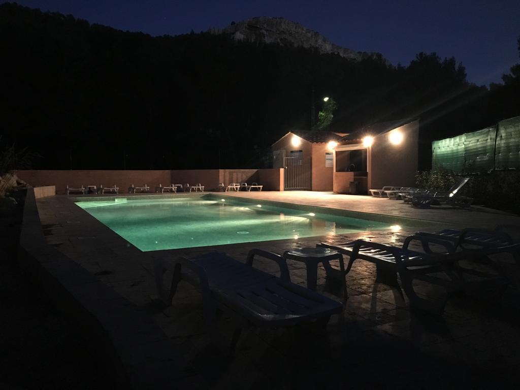 Camping Aux Portes De Cassis Roquefort la Bedoule Bagian luar foto